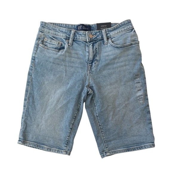 GAP Pants - NWT Gap Size 2/26 Bermuda Short 9" Light Wash Mid Rise Stretch Denim 99% Cotton